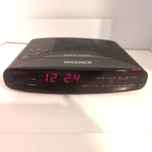 Vintage‎ Magnavox AJ 3240/17 Dual Alarm Clock/Radio Testedand Works - Picture 1 of 7